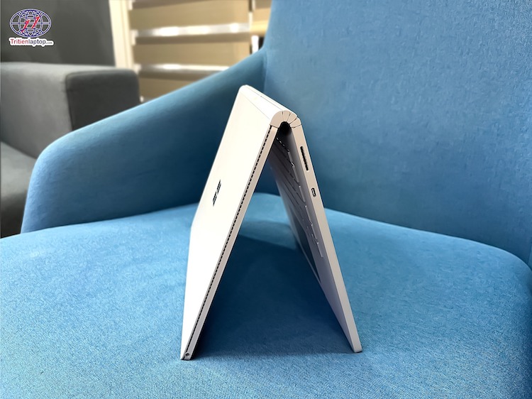 Surface Book 2 Core i7/Ram 8GB/SSD 256GB/GTX 1050 cũ có thiết kế giống quyển sổ Surface Book 2 Core i7/Ram 8GB/SSD 256GB/GTX 1050 cũ có thiết kế giống quyển sổ