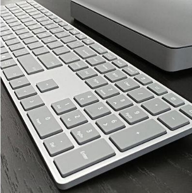 Bàn phím Microsoft Surface Keyboard có thể sử dụng có dây hoặc không dây