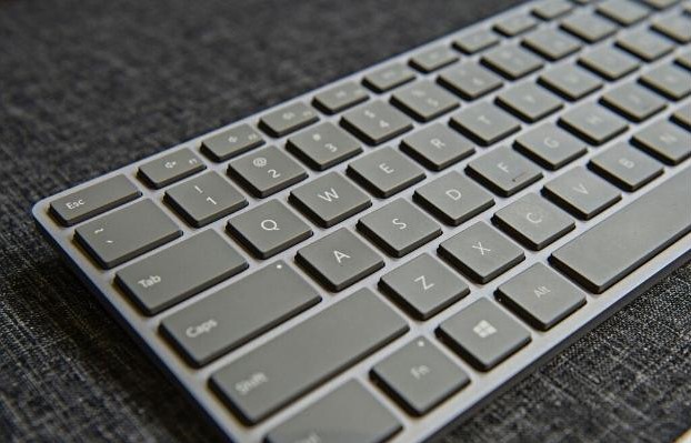Microsoft Surface Keyboard trang bị cảm biến vân tay