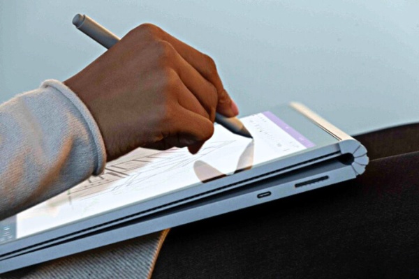 Surface Book Pen đặt tay một cách thoải mải