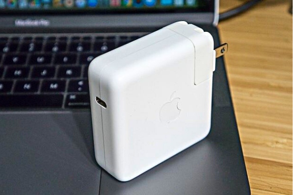 Sạc Macbook 87W USB-C thiết kế đơn giản thanh lịch