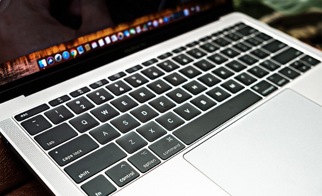 Macbook Pro 2015 – Cấu hình mạnh mẽ, bàn phím siêu nhạy hỗ trợ đèn nền