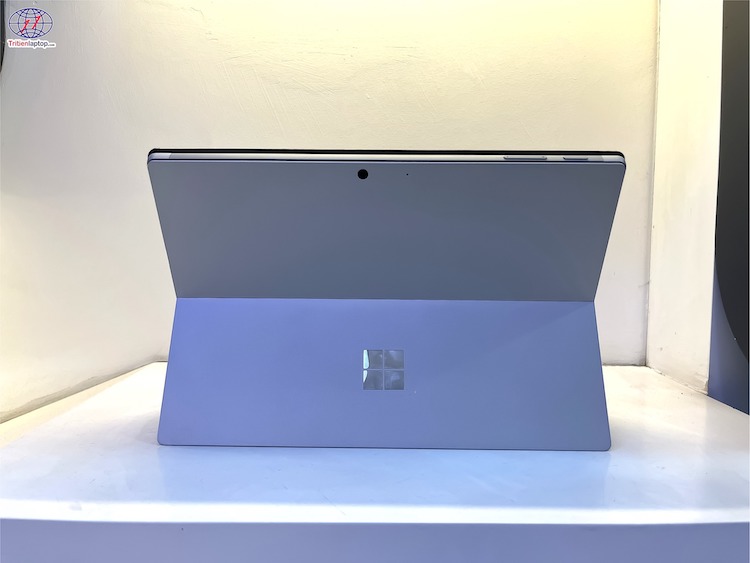 Ảnh mặt sau Máy Surface Pro 7 Core i5/Ram 16GB/SSD 256GB cũ tại Trí Tiến Ảnh mặt sau Máy Surface Pro 7 Core i5/Ram 16GB/SSD 256GB cũ tại Trí Tiến