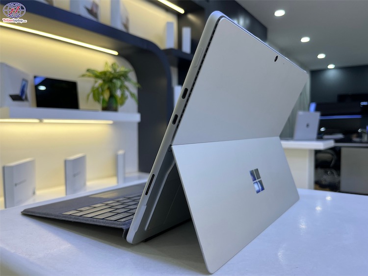 Máy Surface Pro 8 Core i7/Ram 16GB/SSD 256GB New Refurbished màu bạc sang trọng Máy Surface Pro 8 Core i7/Ram 16GB/SSD 256GB New Refurbished màu bạc sang trọng