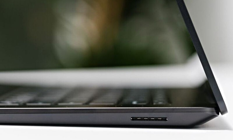 Surface Laptop 4 duy trì Surface Connector đặc trưng