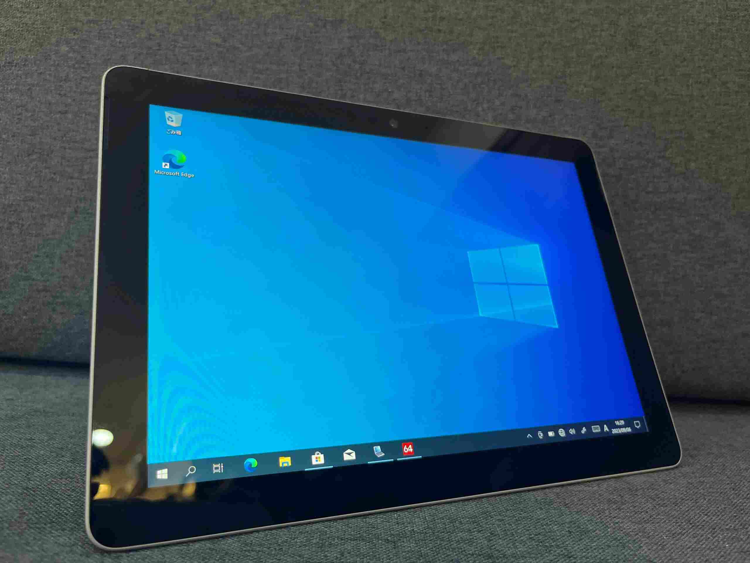 Surface Go 1 Màn hình cảm ứng 10 inch với 16 triệu màu