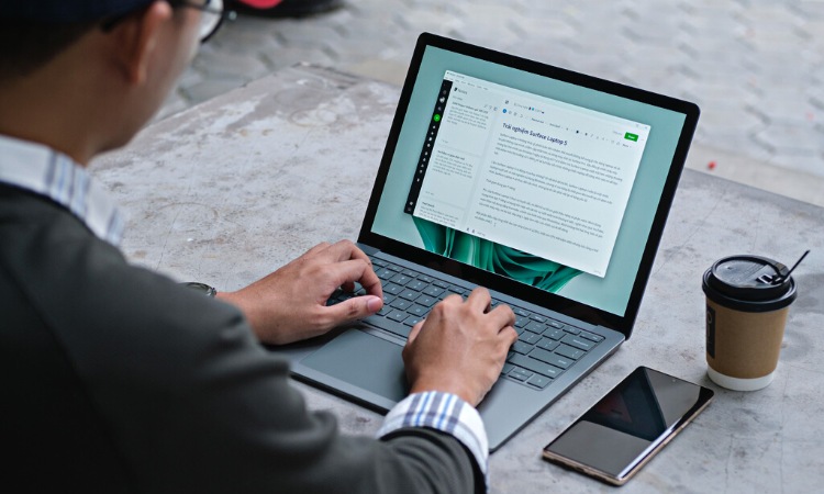 Microsoft Surface Laptop 5 được trang bị bộ vi xử lý Intel Core thế hệ thứ 12