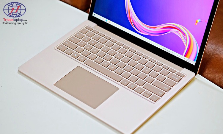 Gõ và khai thác một cách dễ dàng trên bàn phím Surface Laptop 3