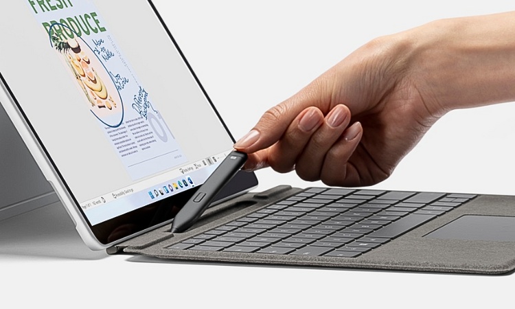 Sạc Slim pen 2 qua Bàn phím Surface Pro Signature