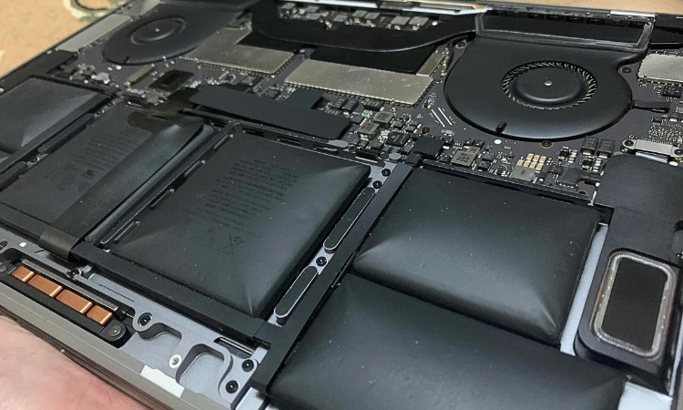 Pin macbook pro 2015 bị phồng