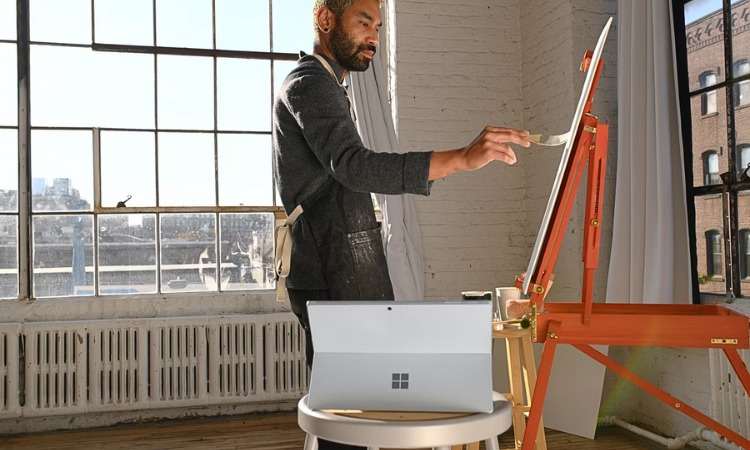 Laptop màn hình cảm ứng phù hợp với người làm nghệ thuật