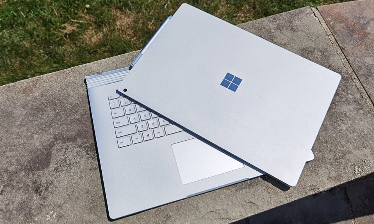 Surface Book có thiết kế 2 trong 1 có thể tháo rời bàn phím