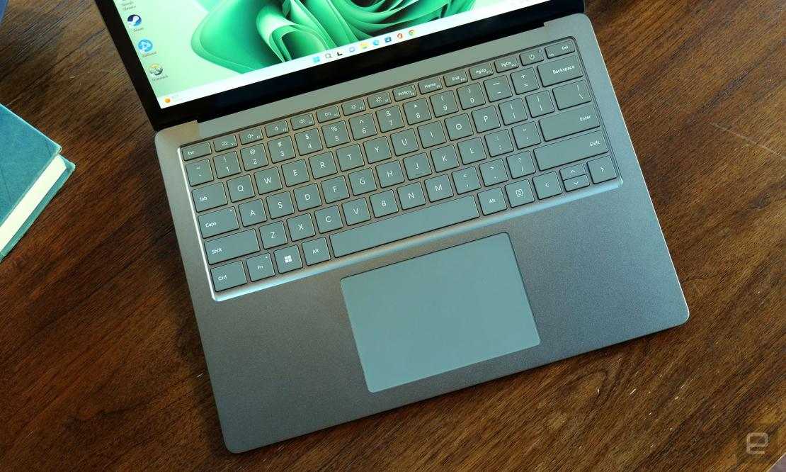 Thay bàn phím Surface Laptop 5