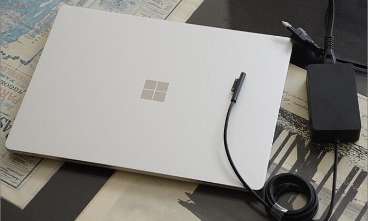 Surface Laptop Go Core i5 Ram 16GB SSD 256GB thiết kế nhỏ gọn