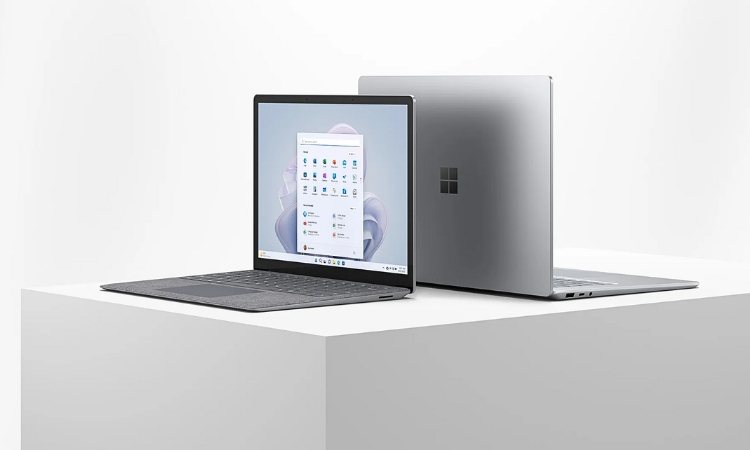 Surface Laptop với 2 kích thước màn hình 13.5inch và 15inch
