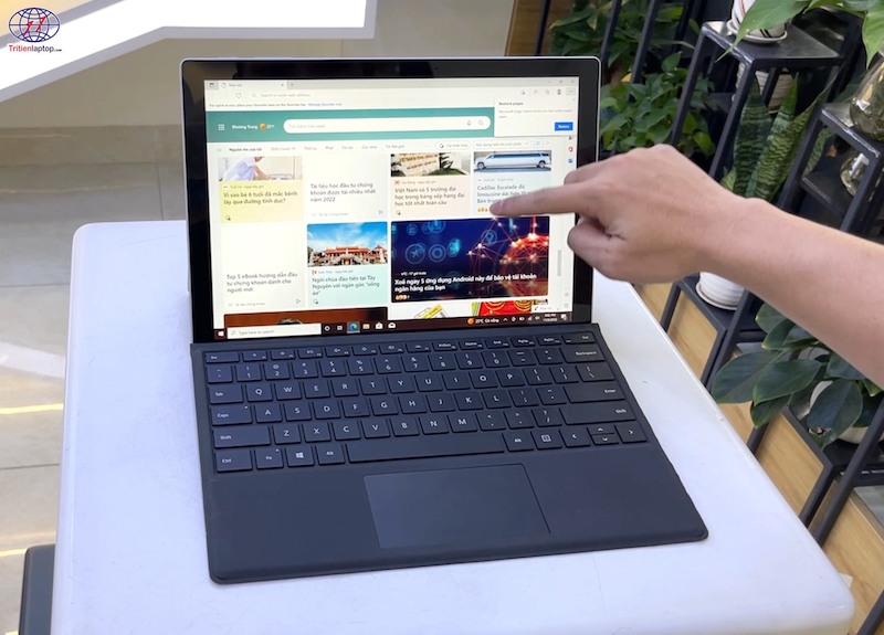 Hình ảnh thực tế máy Surface Pro 7 Plus Like New đẹp 99% tại cửa hàng Trí Tiến Laptop