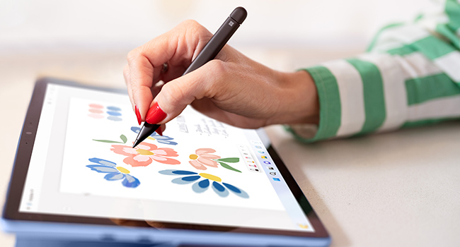 Vẽ với Slim Pen 2 trên Surface Pro 9