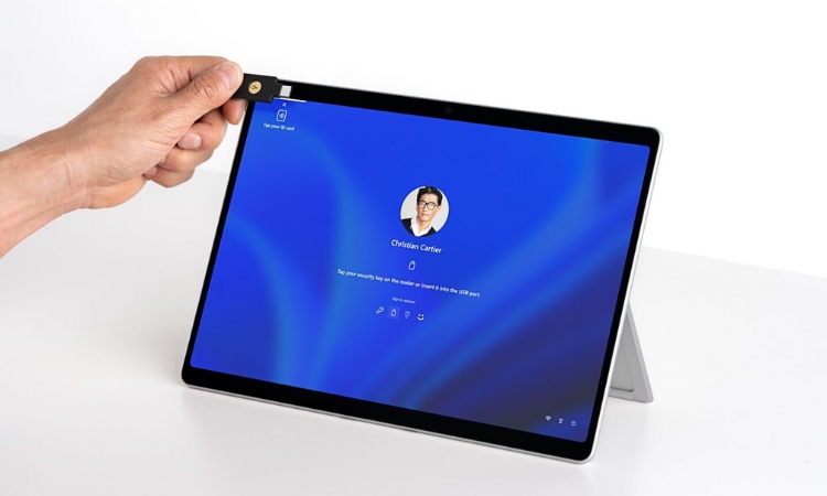 Surface Pro 10 tích hợp đầu đọc NFC tăng bảo mật