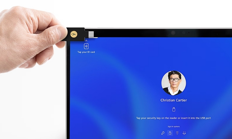 Surface Pro 10 Intel® Core Ultra 5 bảo mật với đầu đọc NFC