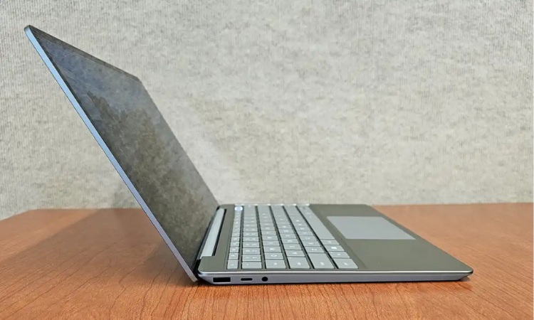 cổng kết nối trên Surface Laptop Go 3