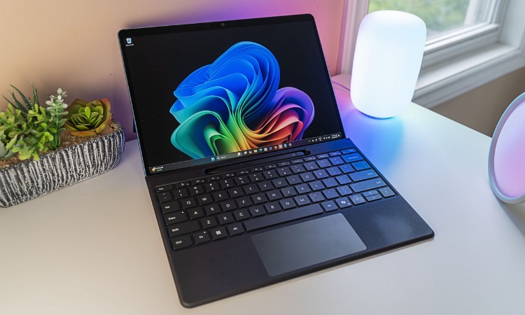 Surface Pro 11 kèm bàn phím