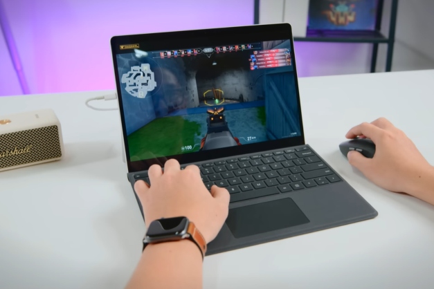 Chơi game trên Surface Pro 9