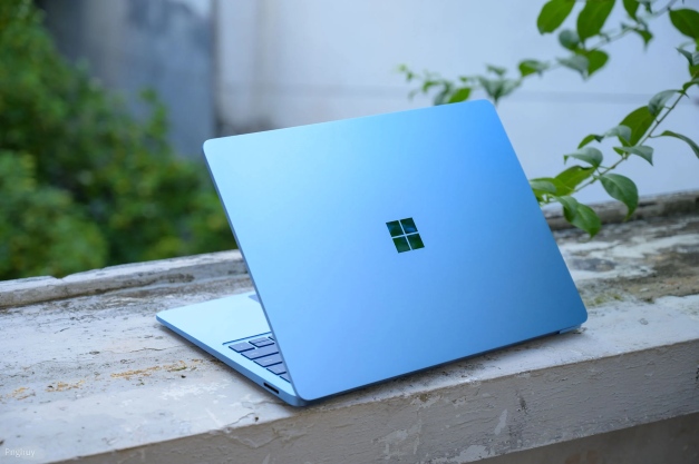 Surface Laptop 7