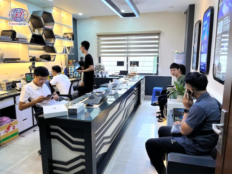 Thay Màn Hình Surface – Hướng Dẫn Chi Tiết và Đầy Đủ 21 Hình ảnh thực tế khách hàng thay màn hình Surface tại Trí Tiến Laptop