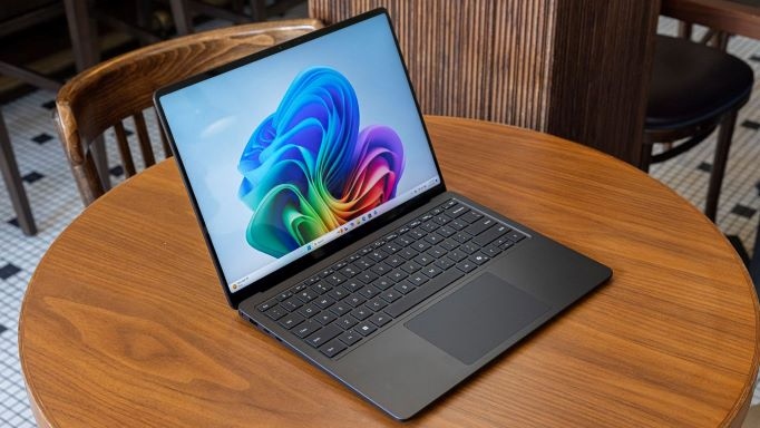 Các dòng laptop cao cấp tốt nhất năm 2025 10 Surface Laptop 7