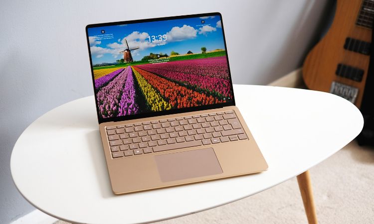 So sánh Surface Laptop 13 inch và Surface Laptop 7: Có gì khác biệt? 12 Màn hình Surface Laptop 7