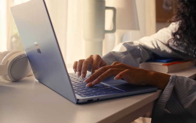 So sánh Surface Laptop 13 inch và Surface Laptop 7: Có gì khác biệt? 11 Bàn phím của Surface Laptop 13 inch