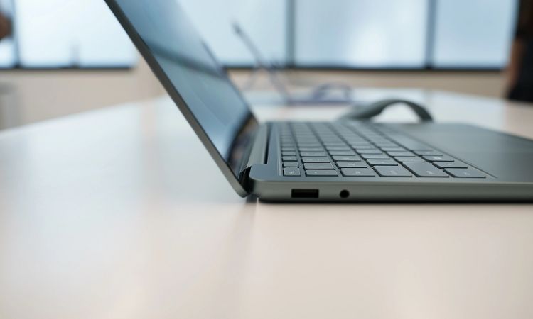 Surface Laptop 13 inch Snapdragon X Plus/Ram 16GB/UFS 512GB New 6 Cổng kết nối trên Surface Laptop 13 inch