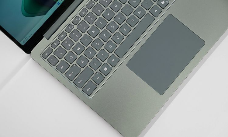 Bàn phím trên Surface Laptop 7 13inch