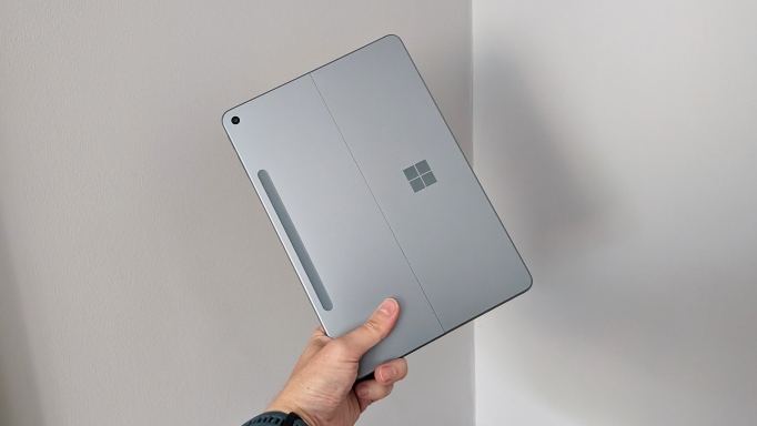 Surface Pro 12 inch thiết kế 2-trong-1 gọn nhẹ