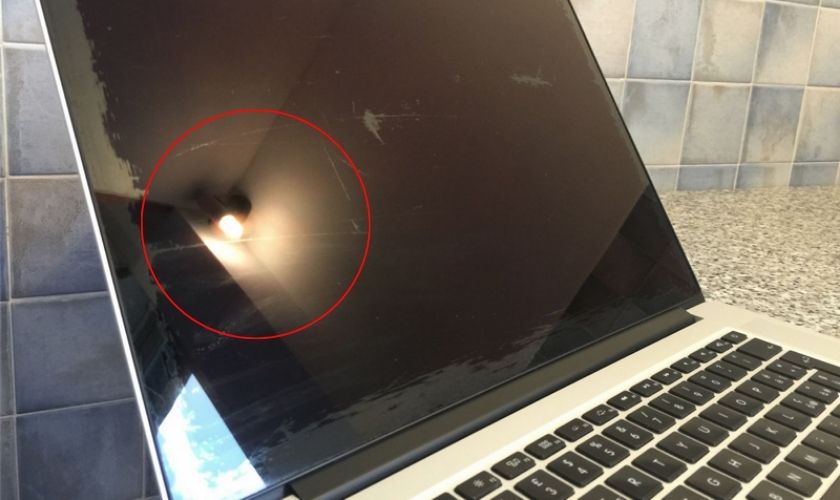 màn hình MacBook bị phản quang