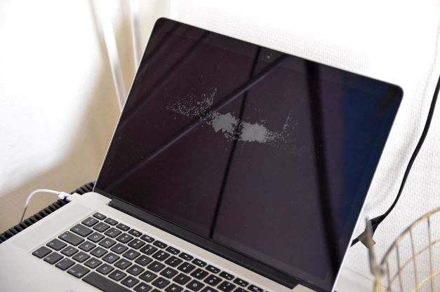 màn hình MacBook bị bong lớp chống lóa