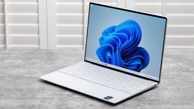 Các loại máy tính mỏng nhẹ, cấu hình mạnh không thể bỏ lỡ năm 2025 16 Dell XPS 13 Plus (2025)