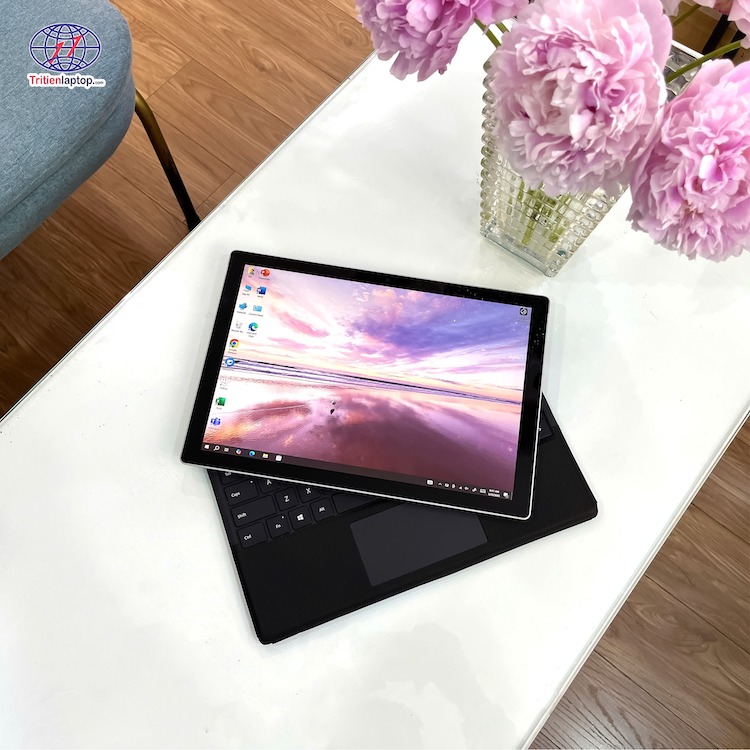Hình ảnh thực tế Combo Surface Pro 5 kèm phím chính hãng tại Trí Tiến Laptop