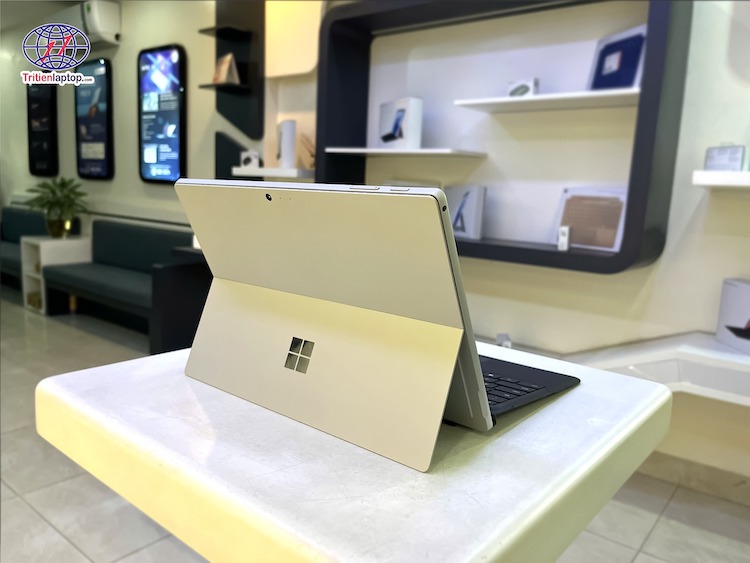 Trí Tiến cam kết máy Surface Pro 5 chính hãng, nguyên bản