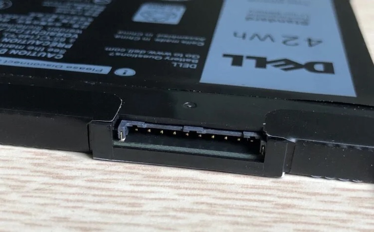 Pin Laptop Dell Inspiron 5570 Chính Hãng 8 Trí Tiến thay pin laptop Dell Inspiron 5570 lấy ngay