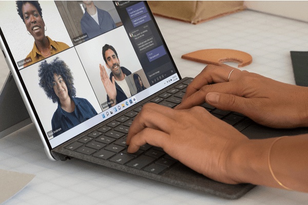 Bàn phím Copilot Surface Pro 10/11 (có khay bút) Like New 8 Làm việc như laptop truyền thống với Bàn phím Copilot Surface Pro