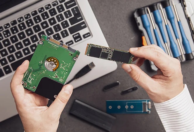 So sánh SSD và HDD: Cái nào tốt hơn? 9 ổ cứng ssd và hdd
