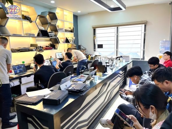 Thay main MacBook tại Trí Tiến Laptop