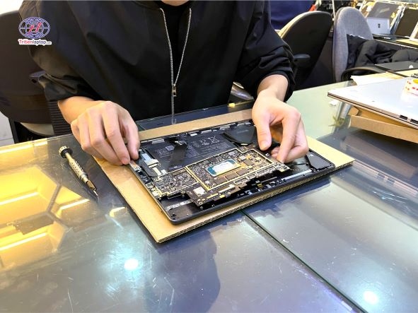 Thay main MacBook tại Trí Tiến Laptop