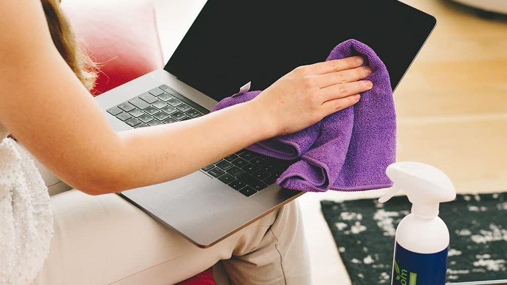 Những lưu ý khi tự vệ sinh MacBook tại nhà an toàn 11 vệ sinh MacBook tại nhà an toàn