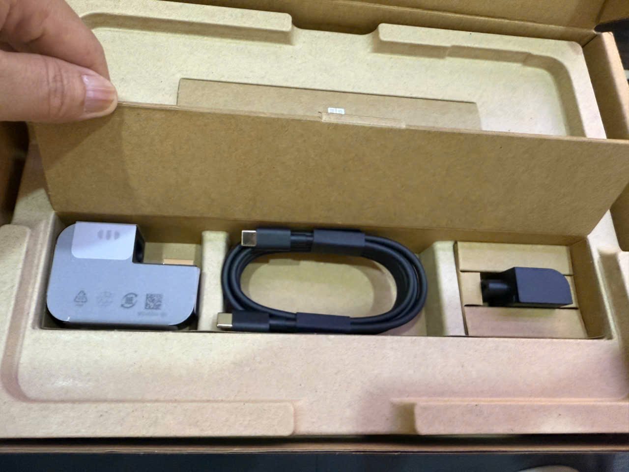 Surface Pro 12 inch Snapdragon X Plus/Ram 16GB/UFS 512GB New (Business) 10 Surface Pro 12 inch Snapdragon X Plus/Ram 16GB/UFS 512GB New (Business)