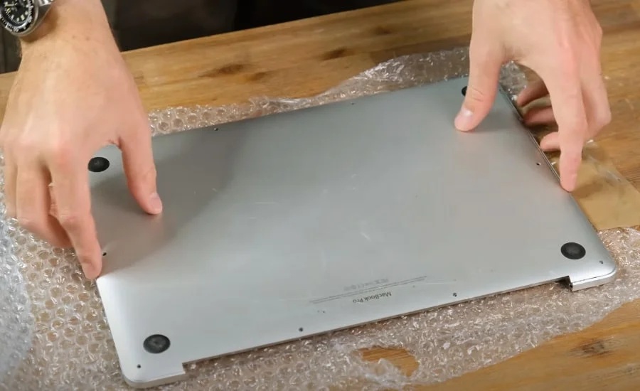 Khi nào cần thay vỏ MacBook