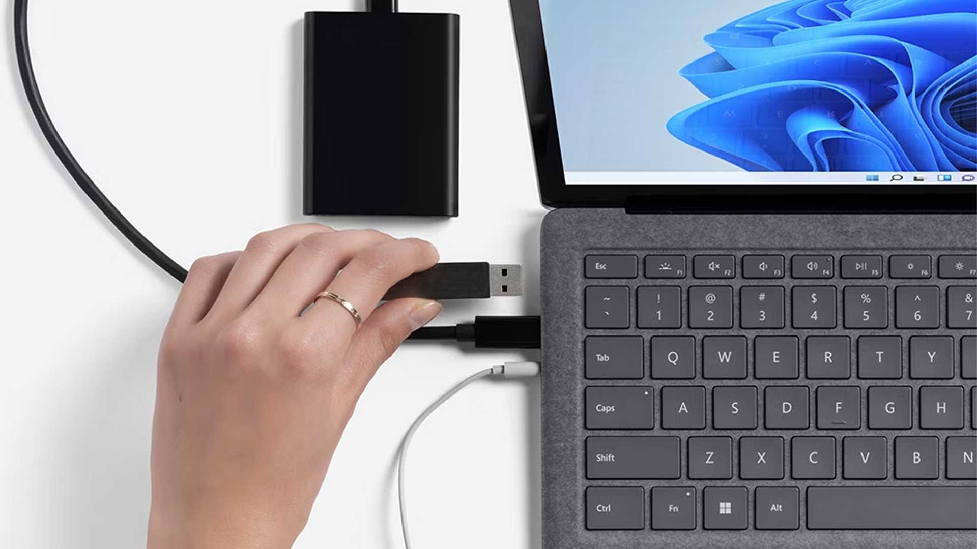 Surface Laptop mở không lên? 7 cách khắc phục đơn giản, nhanh chóng 11 Ngắt kết nối mọi phụ kiện bên ngoài