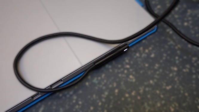 Surface Pro không bật được: Hướng dẫn sửa lỗi và khắc phục sự cố 11 Kiểm tra cáp sạc