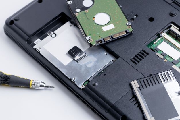 Cách thay ổ cứng laptop HP